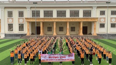 Trường Tiểu học Thị trấn Văn Giang tổ chức ngày chạy Olympic năm 2023